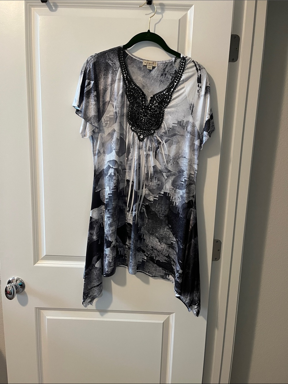 ONE WORLD Black & White Beaded V-Neck Tunic
